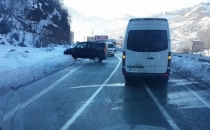 Güneysu yolunda sabah 8 trafiğinde yoldan çıkan araçlar...