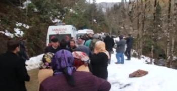 ÇAMLIHEMŞİN'DE OTOMOBİL UÇURUMA YUVARLANDI: 5 YARALI