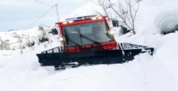 HASTALARIN İMDADINA KAR PALETLİ AMBULANSLAR YETİŞTİ