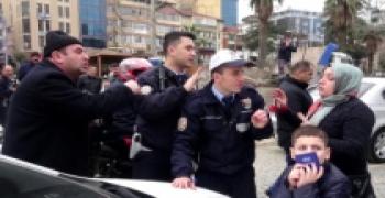 KADIN SÜRÜCÜ YELİZ KÜÇÜK'ÜN ARACINA ÇARPAN MİNİBÜS ŞÖFÖRÜ