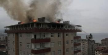 RİZE GÜLBAHAR MAHALLESİ'NDE YANGIN