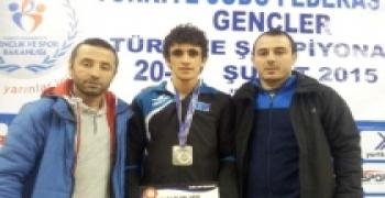 RİZELİ GENÇ JUDOCULAR ORDU'DAN MADALYA İLE DÖNDÜ