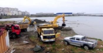 SAHİLDE KUŞ GÖZLEM ALANINA İŞ MAKİNELERİ GİRDİ