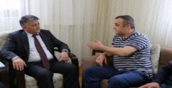 VALİ ERSİN YAZICI UFUK KIRAN'I EVİNDE ZİYARET ETTİ